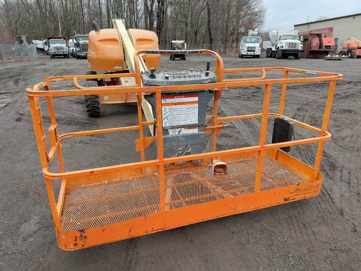 2014-jlg-400s-image-8
