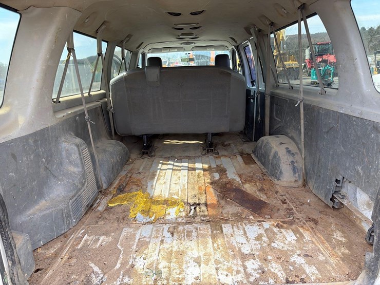 2012-ford-e350-image-12