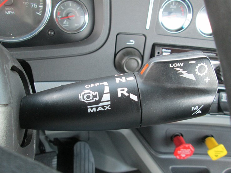 2020-kenworth-t680-image-40