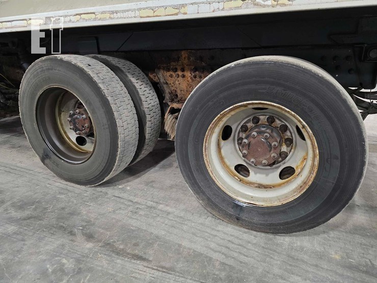 2008-peterbilt-320-image-29