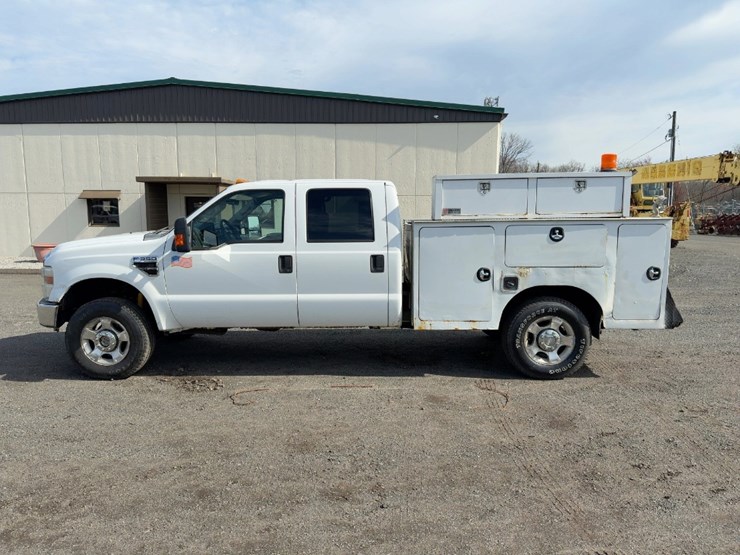 2010-ford-f350-xlt-image-2
