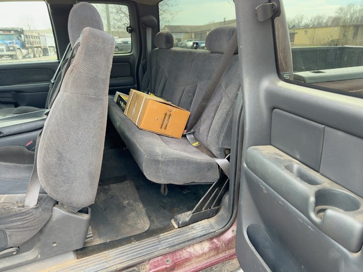 2001-chevrolet-silverado-3500-image-16