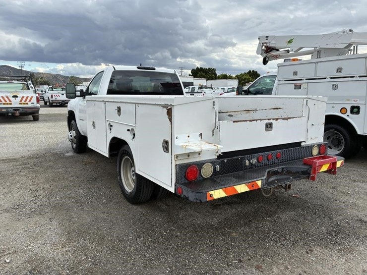 2013-chevrolet-silverado-3500-image-4
