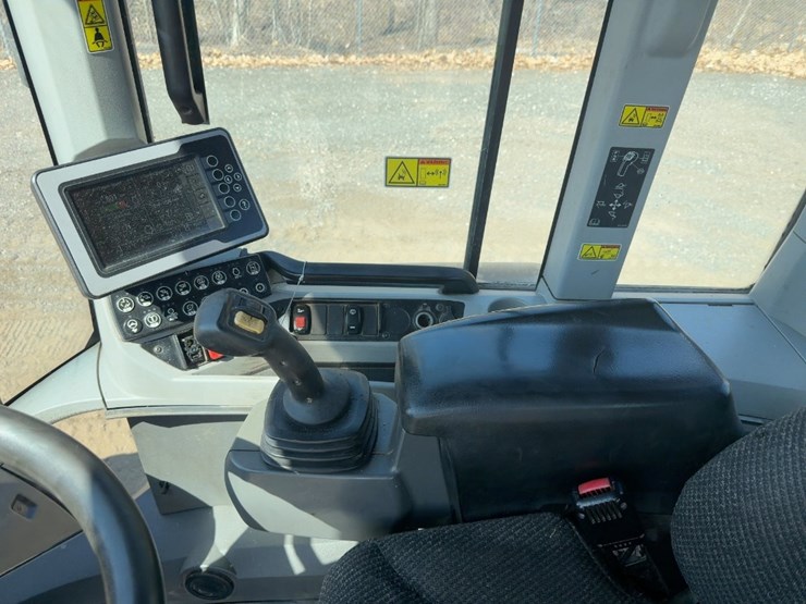 2016-caterpillar-938m-image-26