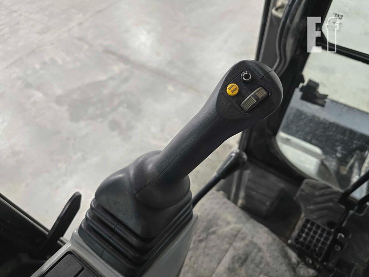 2022-caterpillar-307.5-image-21