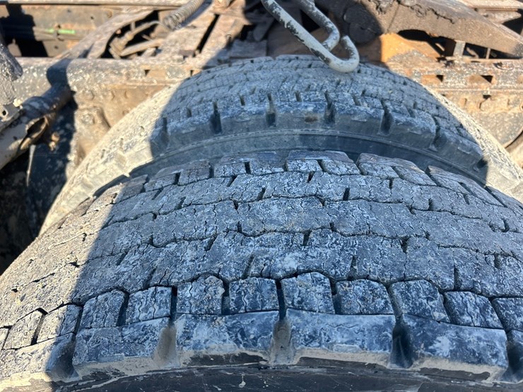 2002-massey-ferguson-8-image-95