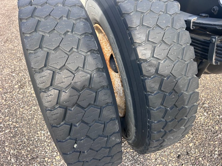 #1008-•-international-cab-and-chassis-image-69