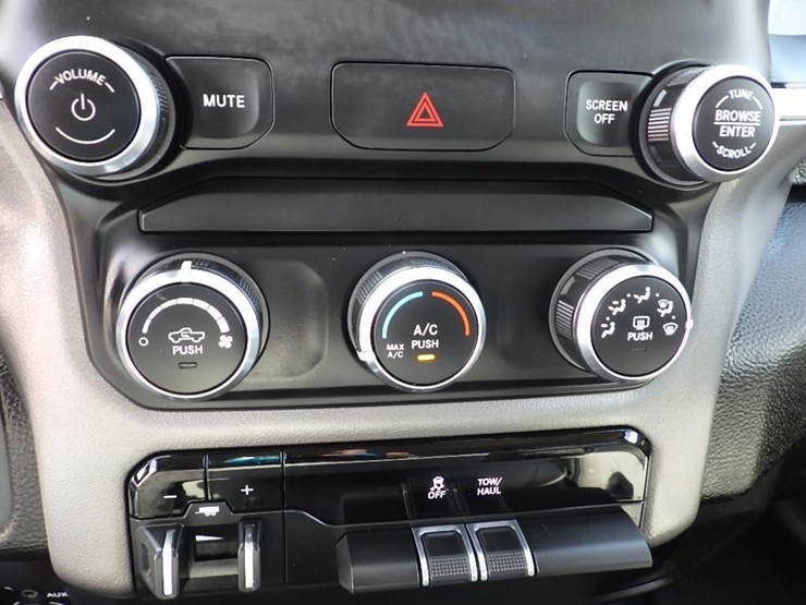 2019-dodge-1500-image-35