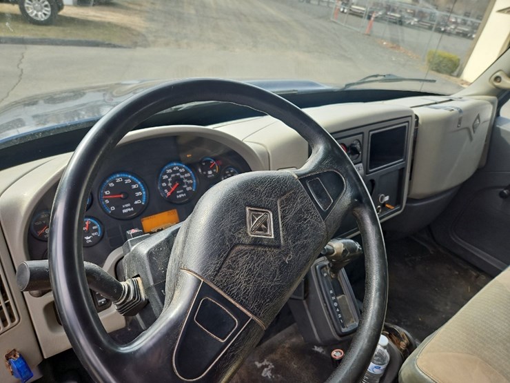 2009-international-durastar-4300-image-21