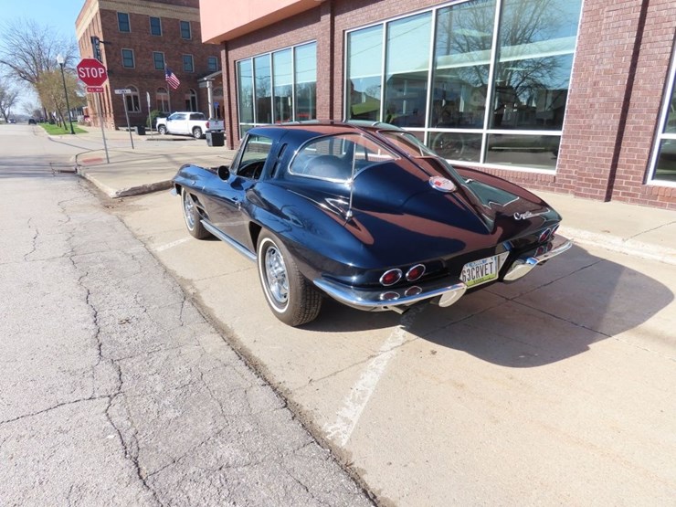 1963-chevrolet-corvette-stingray-split-window-coupe-image-7