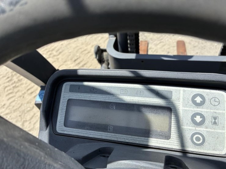 2011-nissan-a22-mcp1r2a25lv-forklift-image-17