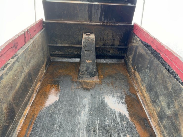 2005-kenworth-t300-image-21