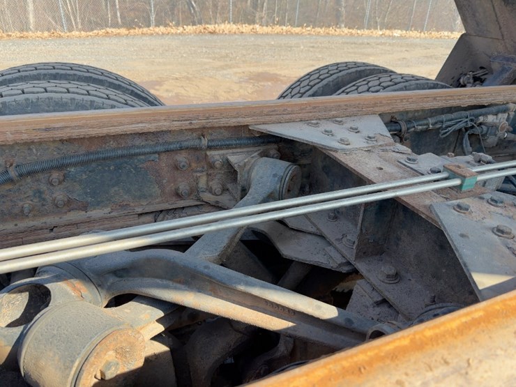 2001-kenworth-t800-image-17