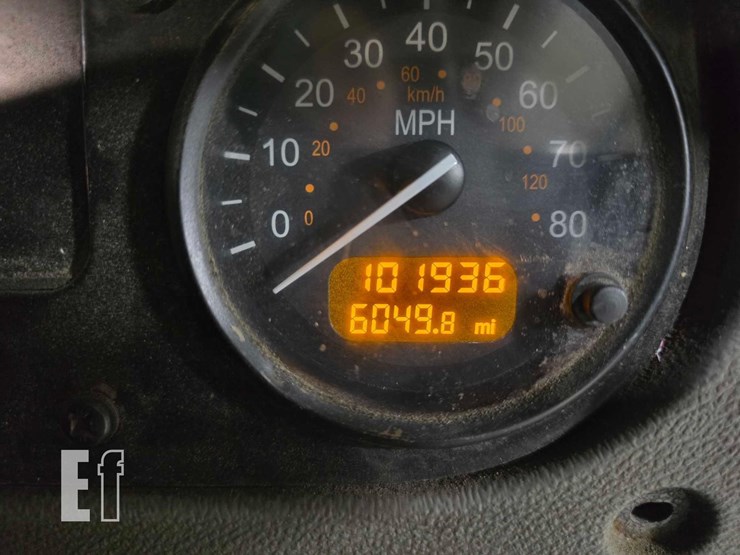 2018-peterbilt-320-image-13