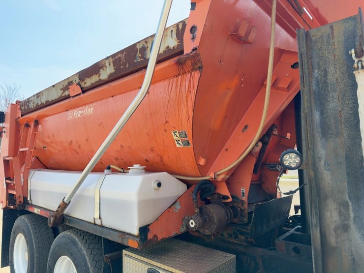 2012-international-7600-image-19