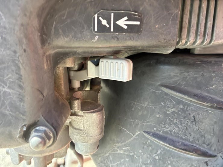 2011-ditch-witch-rt12-image-17