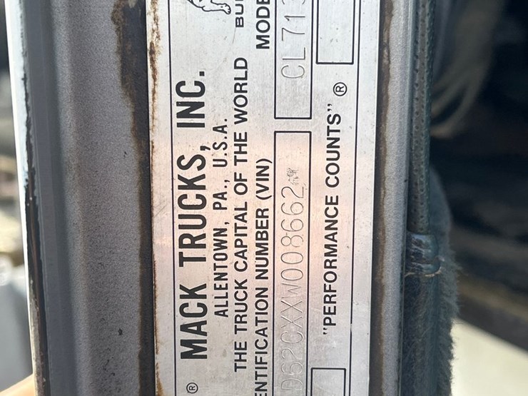 1999-mack-cl713-image-151