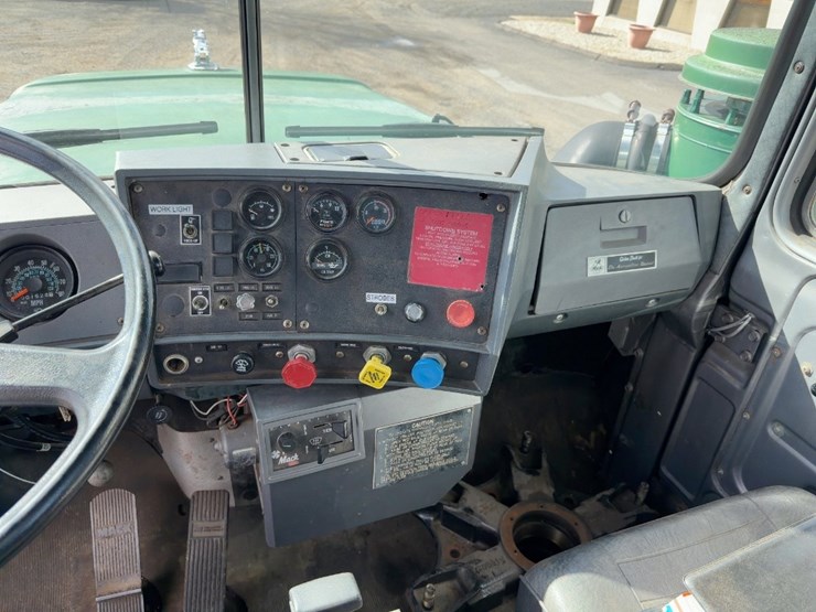 1990-mack-rd688s-image-27