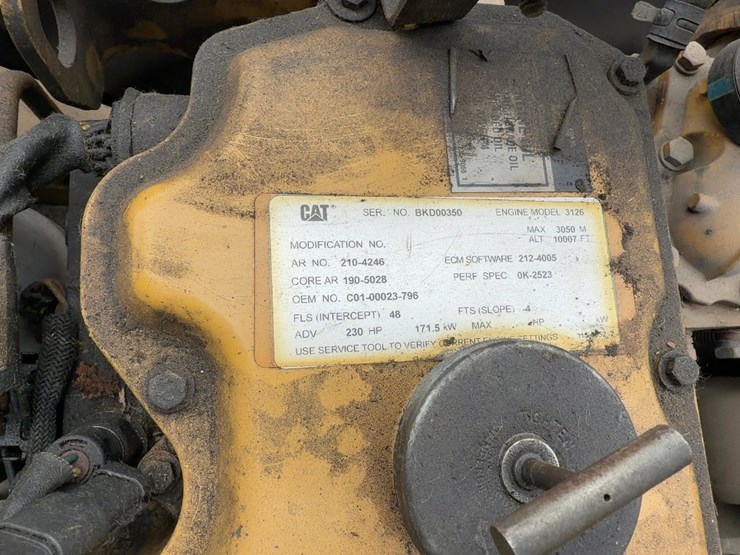 2002-freightliner-fl70-image-9