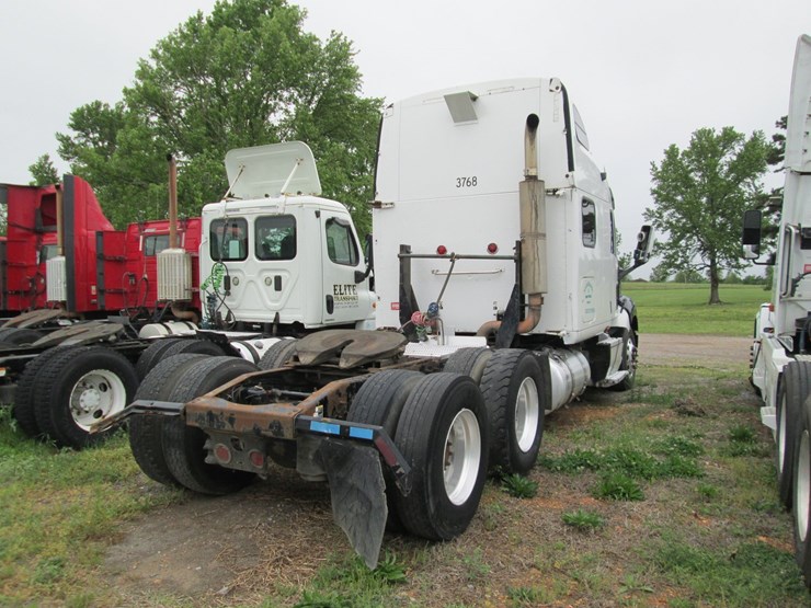 2008-peterbilt-387-image-3