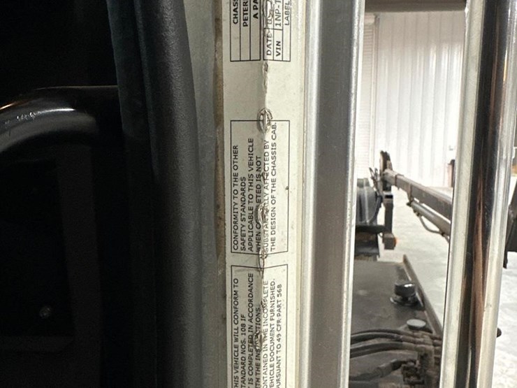 2017-peterbilt-367-image-39