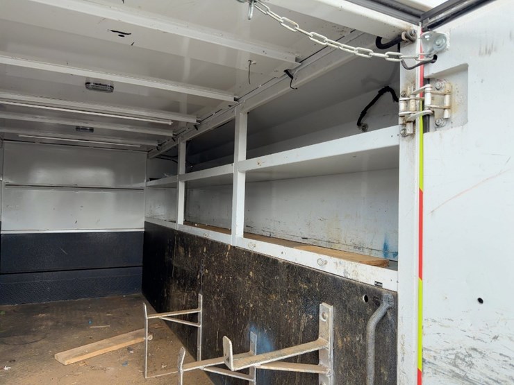 2019-utility-van-image-23