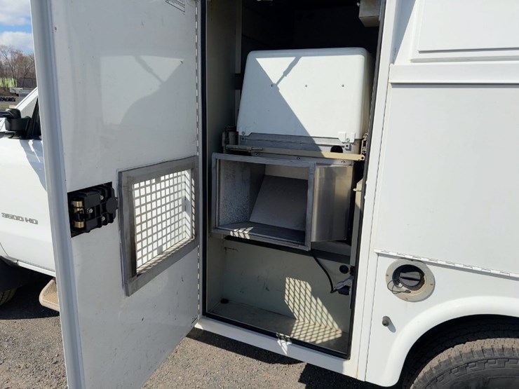 2015-chevrolet-silverado-3500hd-image-13