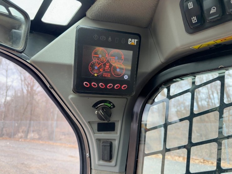 2020-caterpillar-259d3-image-24
