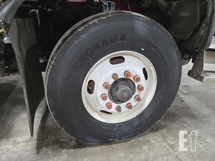 2018-peterbilt-320-image-30