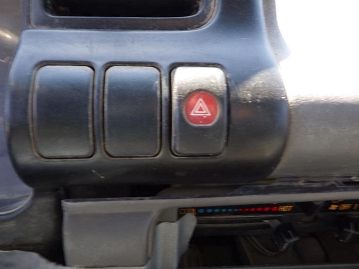 1999-isuzu-nqr-image-33