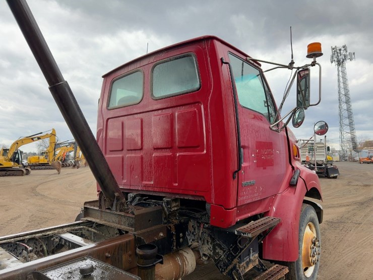 2000-sterling-lt8500-image-18
