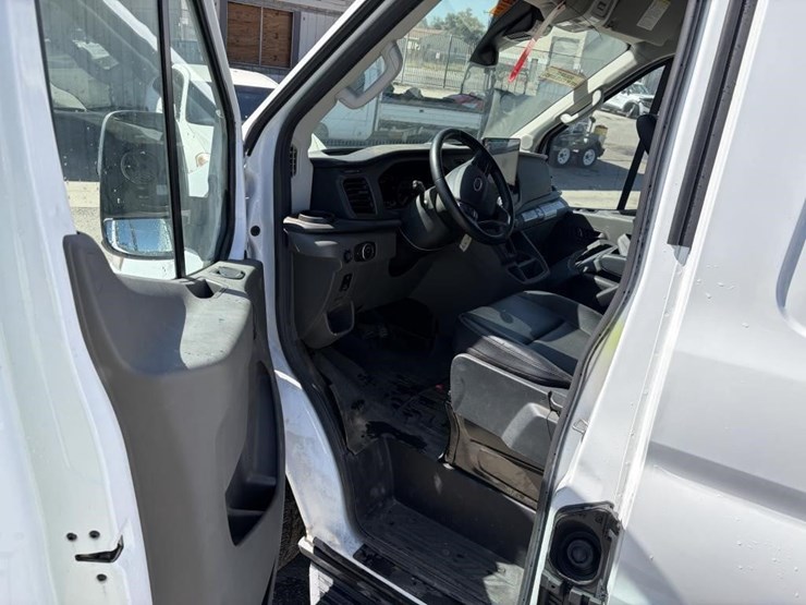 2022-ford-transit-image-15