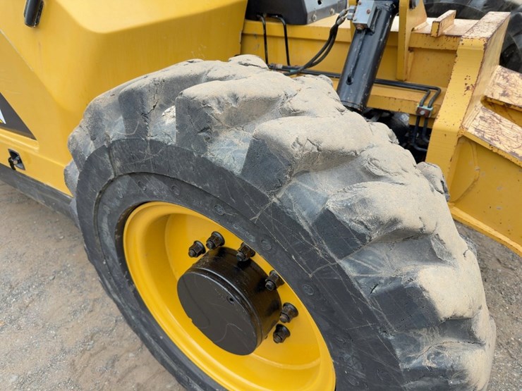 2014-caterpillar-tl943c-image-9