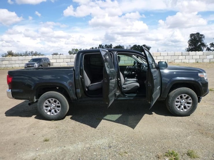 2018-toyota-tacoma-image-14