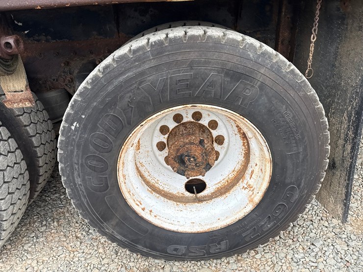 2010-massey-ferguson-8-image-98