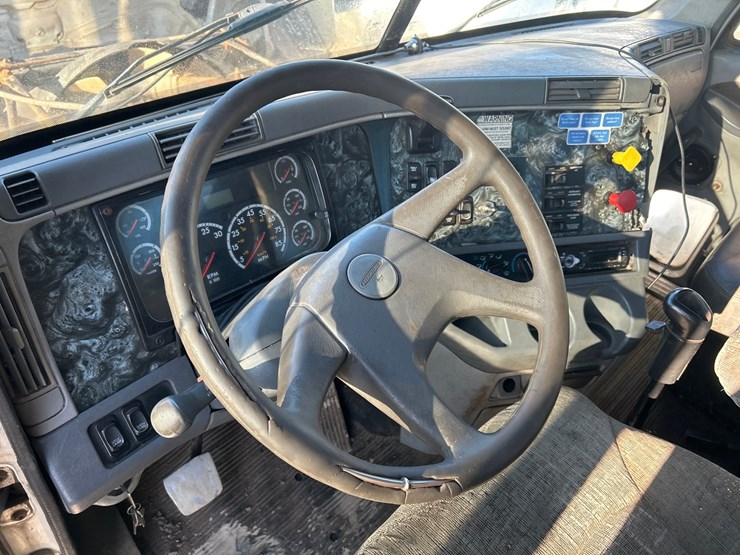 2002-massey-ferguson-8-image-69