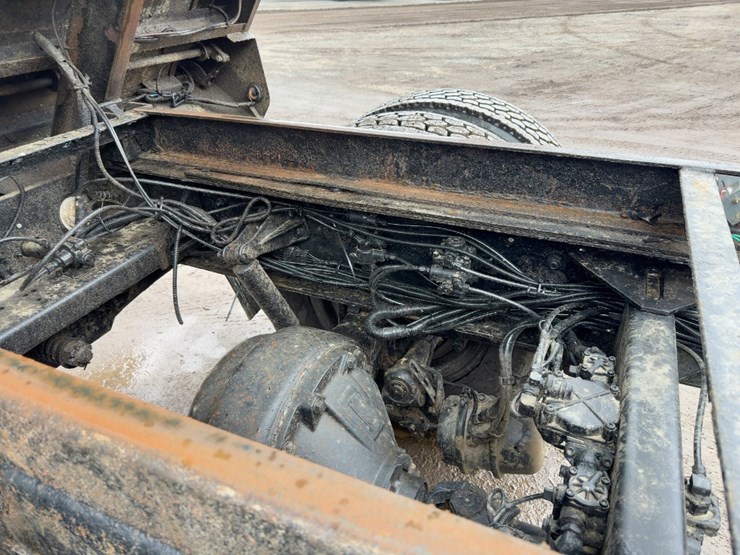 2005-kenworth-t300-image-19