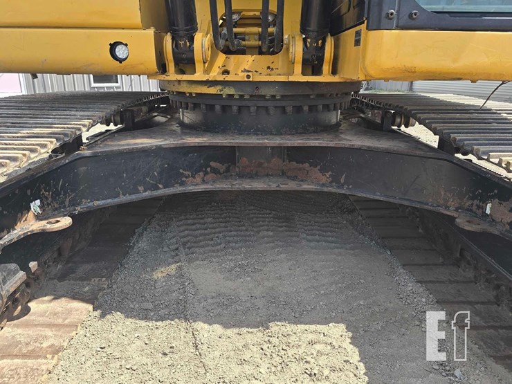 2019-caterpillar-320-image-27