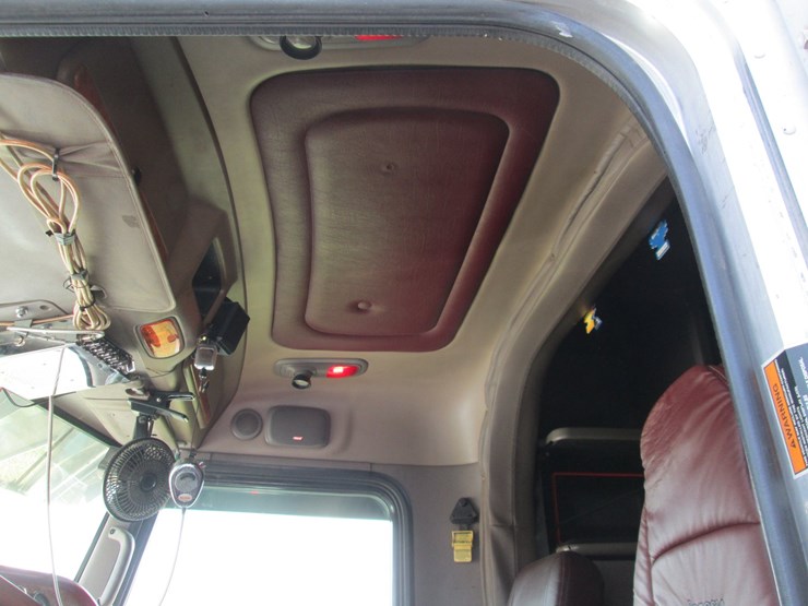 2008-peterbilt-389-image-30