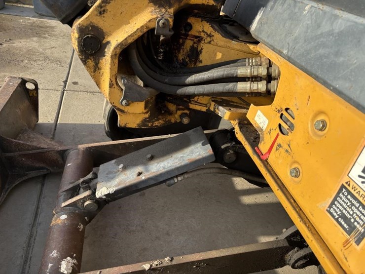 2006-deere-27d-image-17