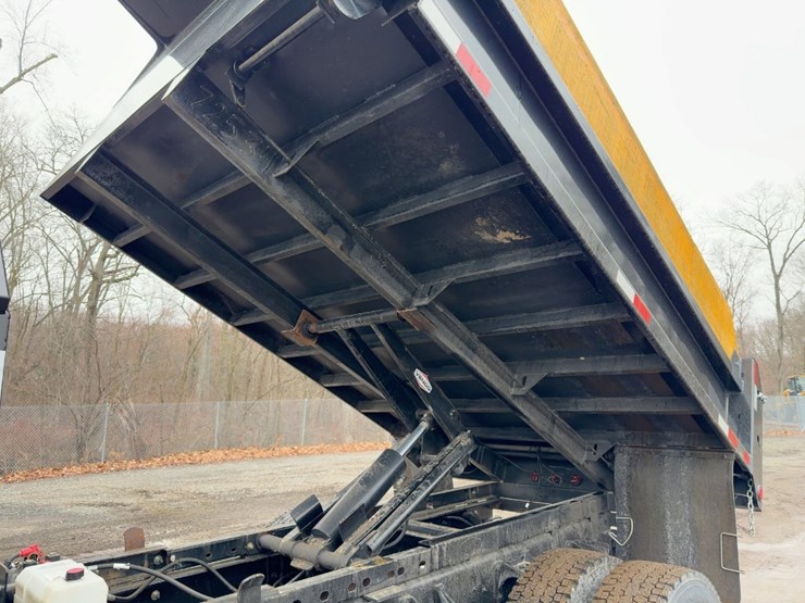 2013-ford-f750-xl-image-15