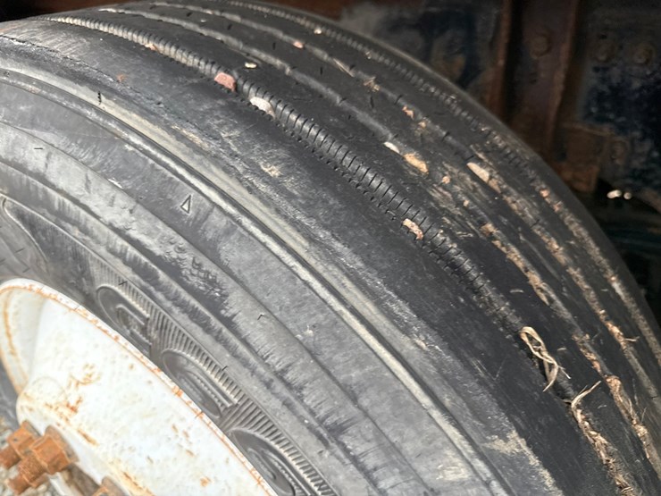 2010-massey-ferguson-8-image-105