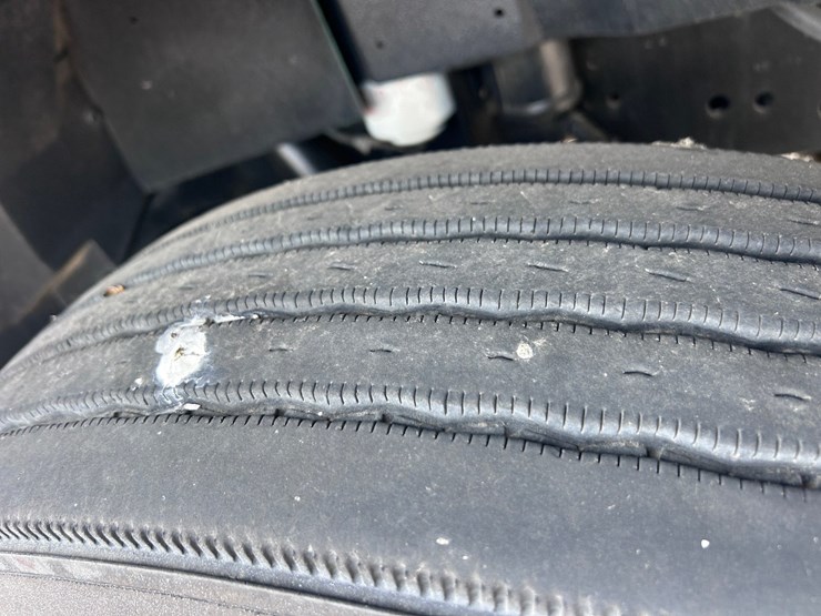 #1008-•-international-cab-and-chassis-image-73