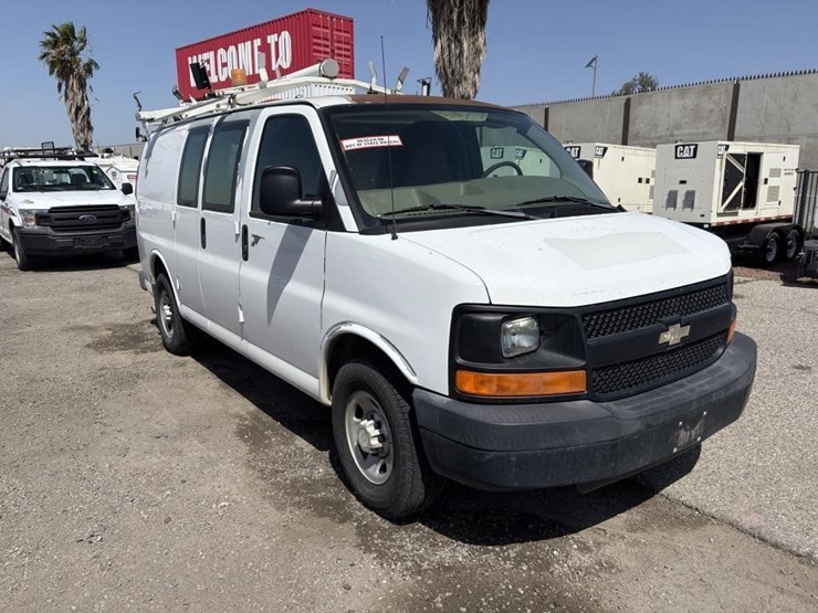 2007-chevrolet-express-2500-image-2