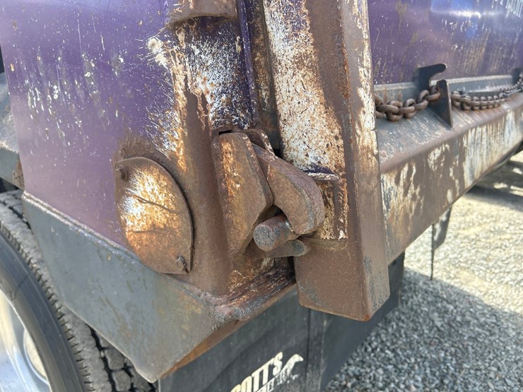 2010-massey-ferguson-8-image-20