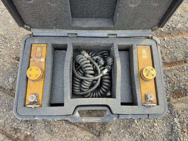 2010-caterpillar-ap-555e-image-48