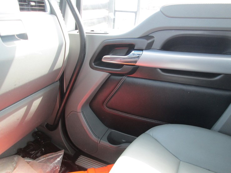 2020-kenworth-t680-image-30