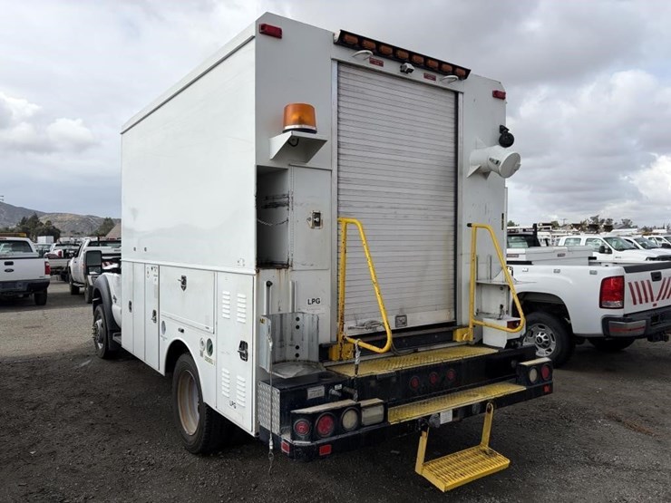 2012-ford-f550-image-4