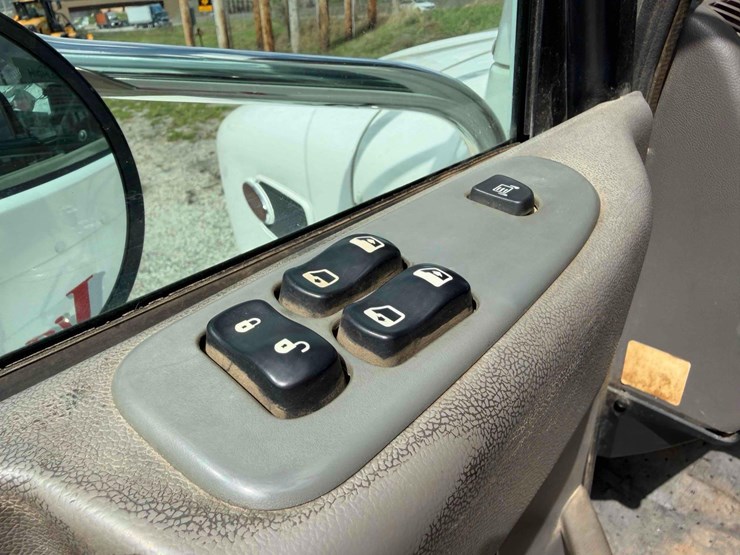 2019-peterbilt-337-image-36