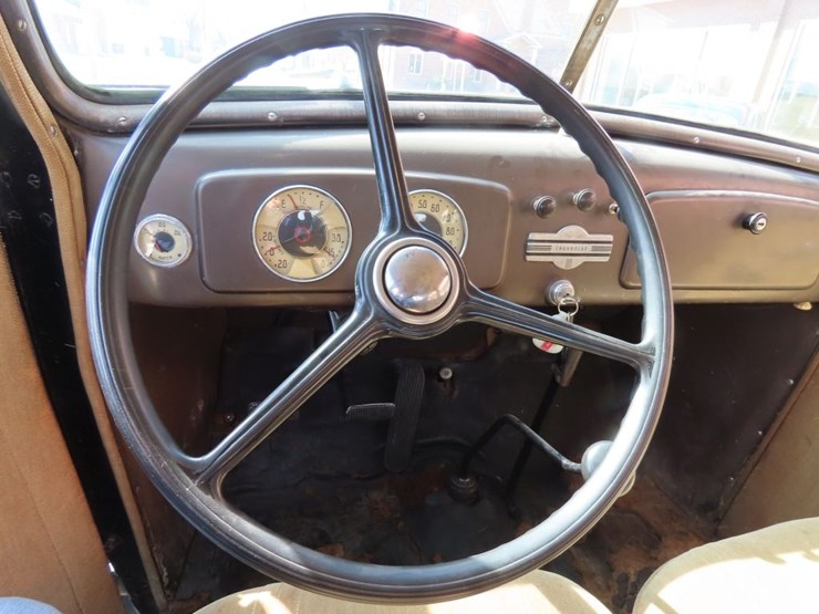 1936-chevrolet-2dr-town-sedan-image-12